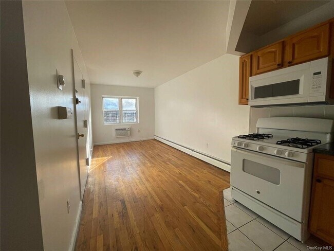 Photo - 1751 Undercliff Ave Condo
