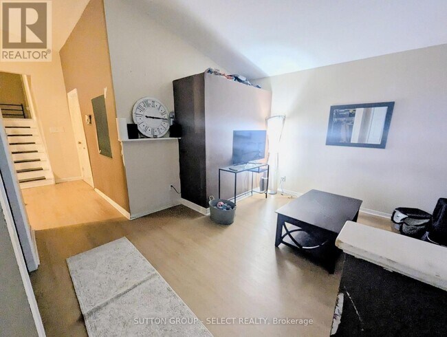 Photo - 1066 Farnsborough Crescent