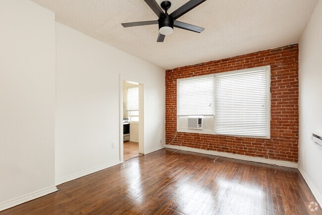 Studio, 1BA - 450SF