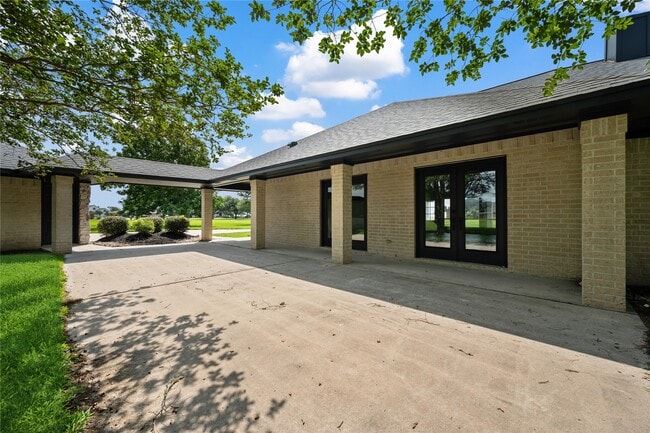 Photo - 9035 Point Dr