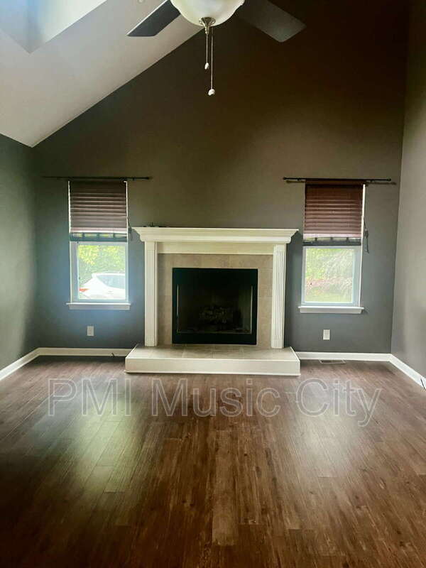 Photo - 225 Hickory Dr