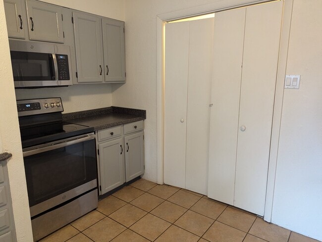 Photo - 2560 Cortina Ln