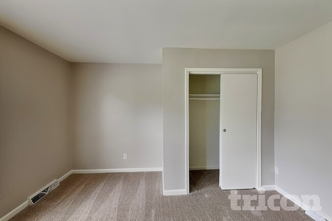 Photo - 6010 Sullins Rd