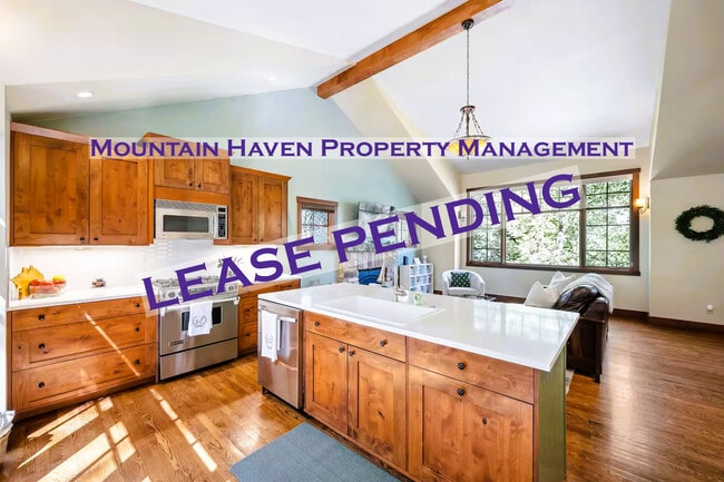 Building Photo - 738 Skyline Dr