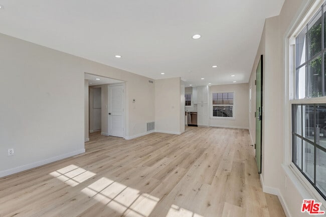 Photo - 853 S Bedford St Unit 1