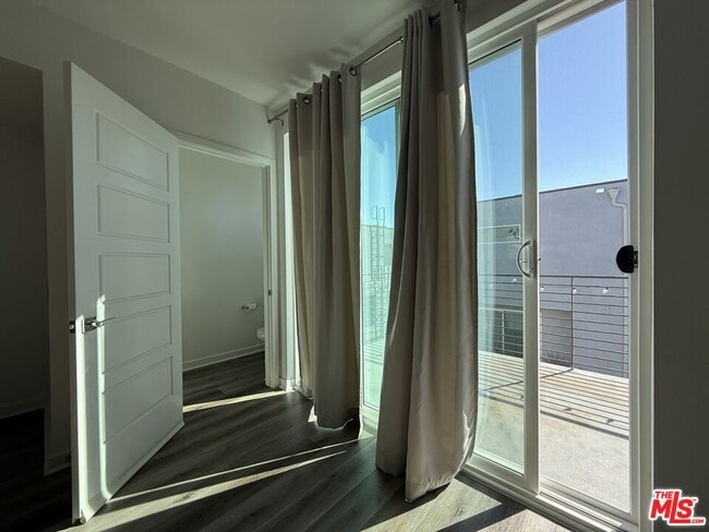 Photo - 2931 1/2 Denby Ave