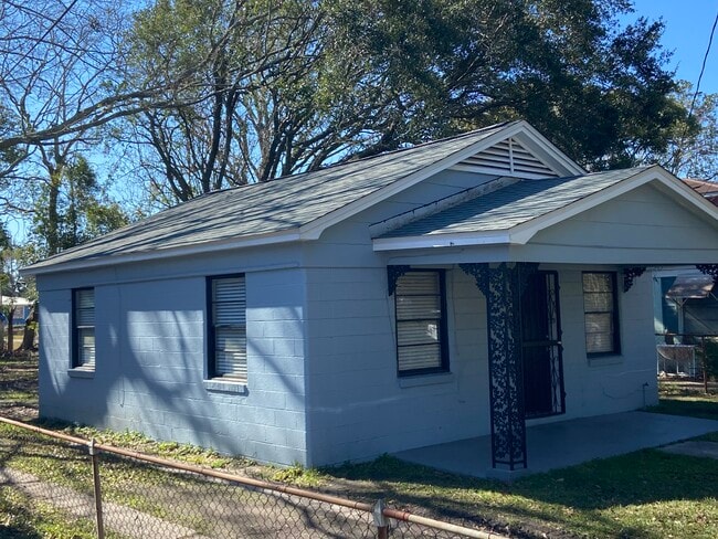 Photo - 1557 Van Dorn St