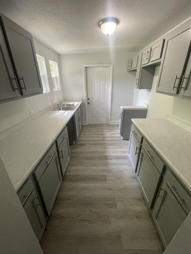 Photo - 1282 W 27th St
