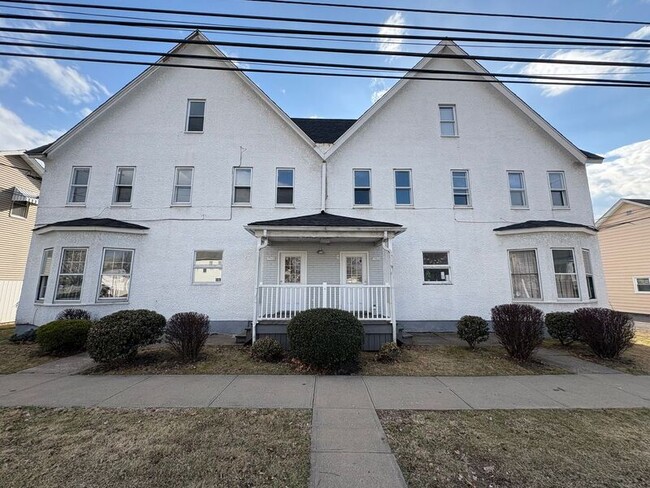 Photo - 746-748 River Street