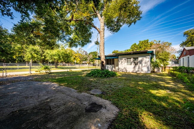 Photo - 1602 Wambolt St