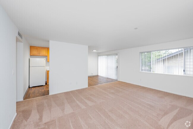 2BR, 2BA - 964SF - Living Room/Kitchen