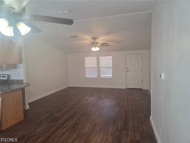 Photo - 425 Tanner Rd