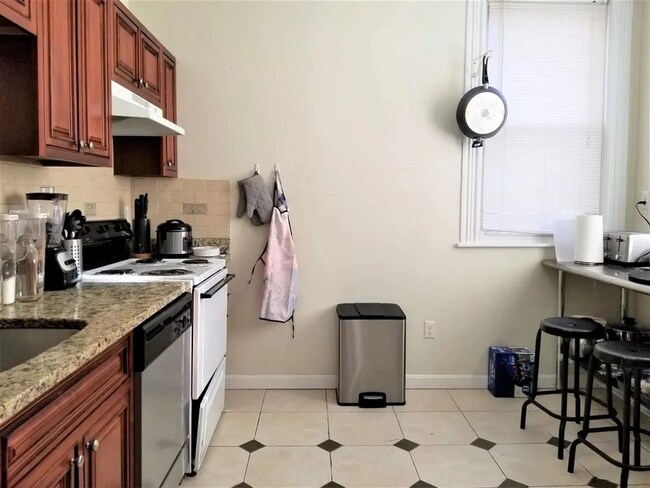 Photo - 16 Euston St Unit 1