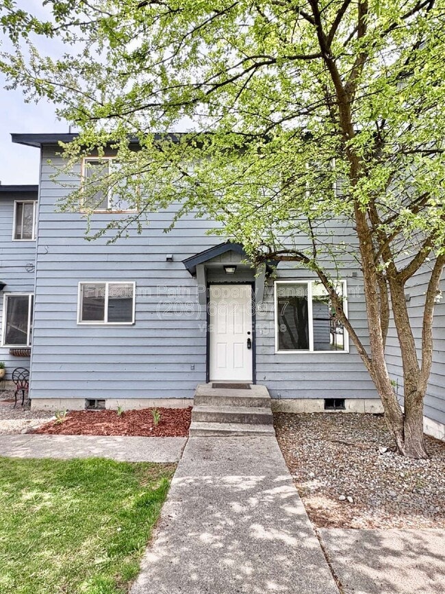 Building Photo - 801 N Brigger St Unit E