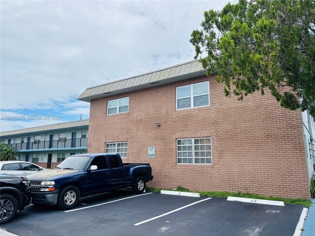 Building Photo - 6601 SW 18th St Unit 210