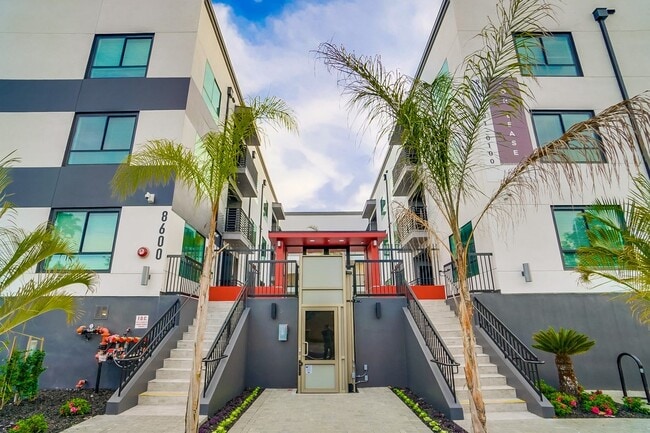 8600 Glenoaks Blvd