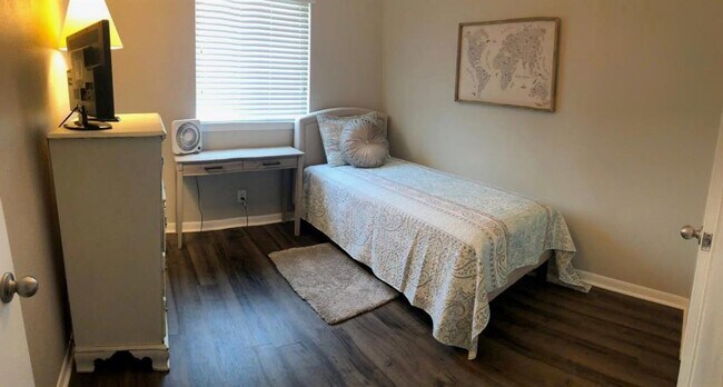 Photo - 2401 Manor Rd Unit 117