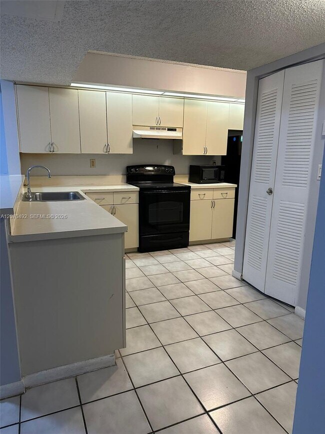 8600 SW 212th St Unidad 105