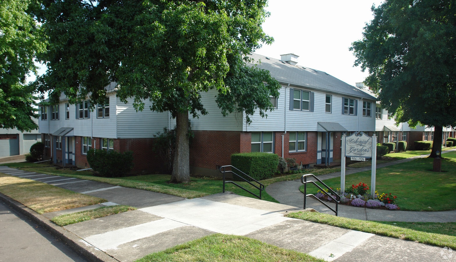 Photo - Colonial Gardens Apartments
