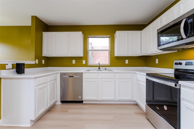 Building Photo - 1434 Foxwood Ln