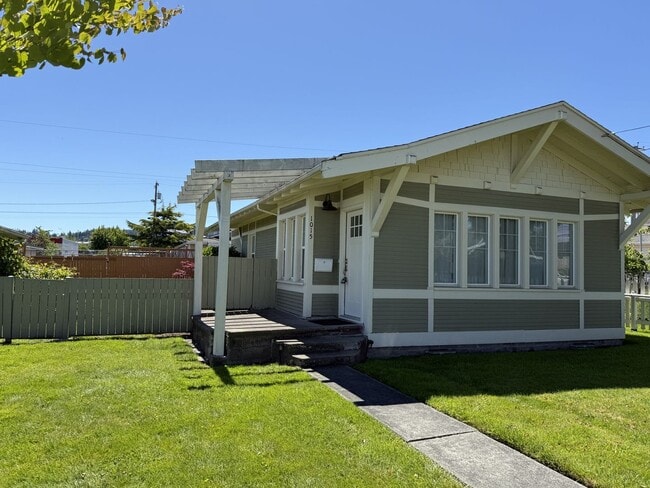 Charming Downtown Anacortes Home - Avail Now! - Charming Downtown Anacortes Home - Avail Now!