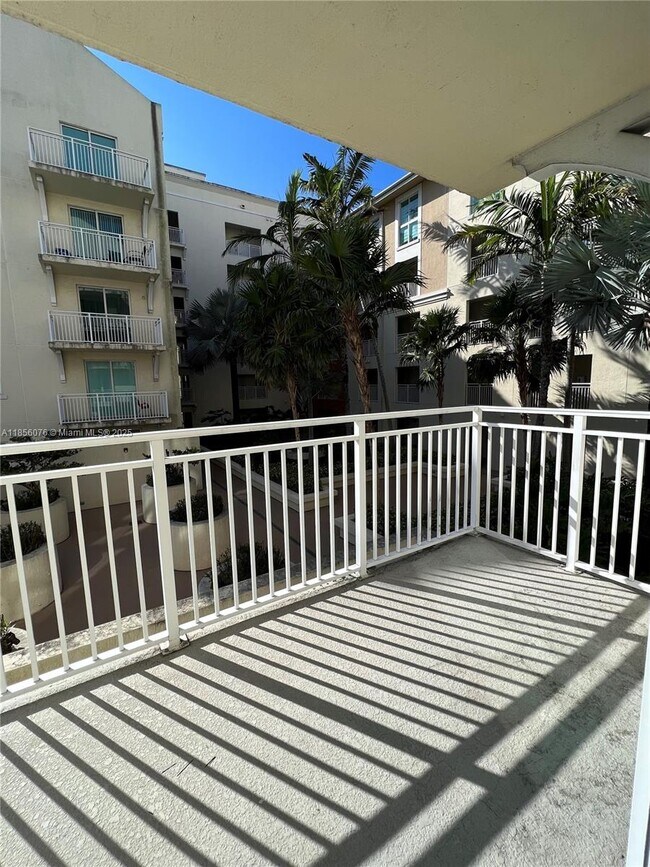 Building Photo - 7270 SW 89th St Unit C301 Rental