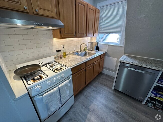 Building Photo - 9 Dean St Unit 3 Rental