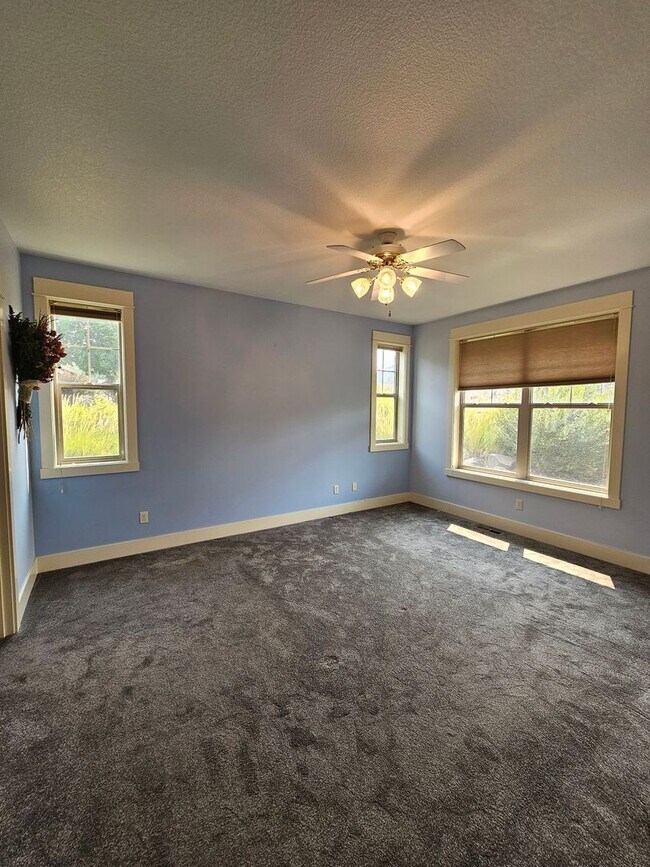 Photo - 1082 SE Yarrow Ave