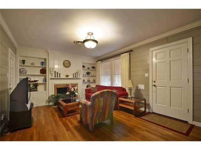 Photo - 909 E 38th 1/2 St