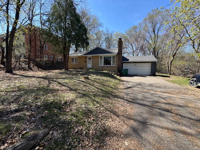 Building Photo - Charming 3-Bed Home with Finished Basement and huge backyard.