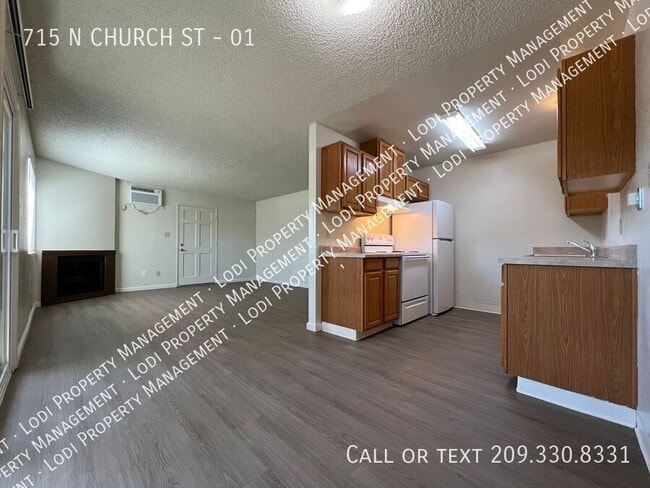 Building Photo - 715 N Church St Unit 01