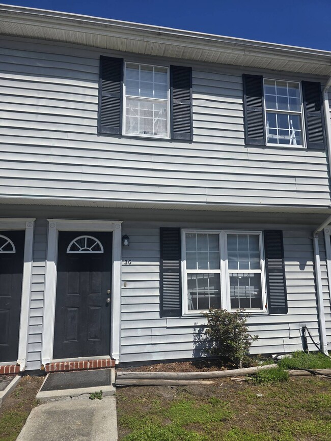 Building Photo - 1100 Pineland Ave