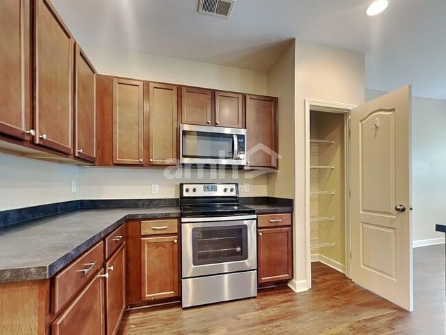 Photo - 3048 Adventure Way