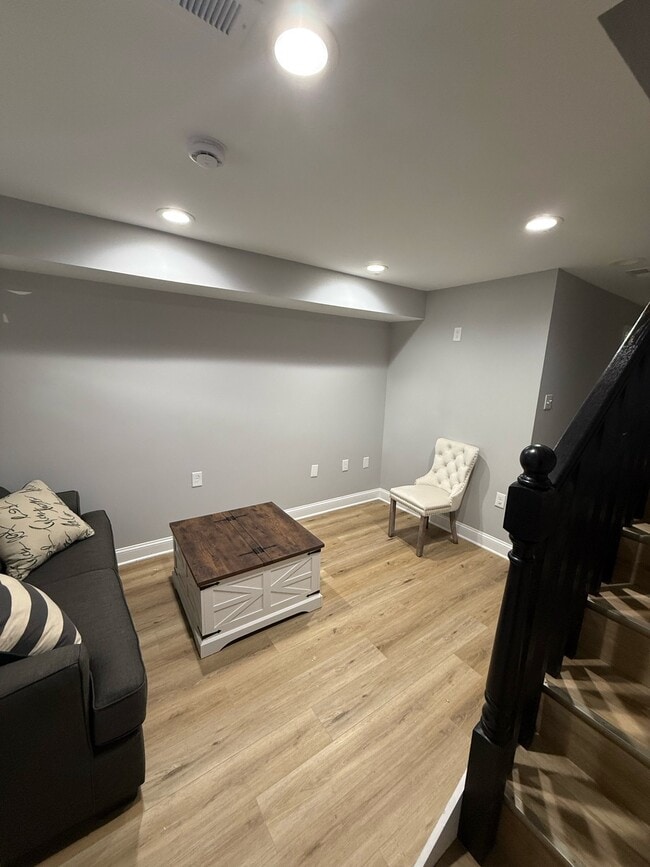 Photo - 2317 Barclay St