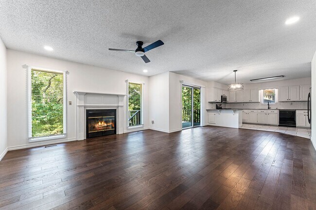 Photo - 7 Whitwick Ln