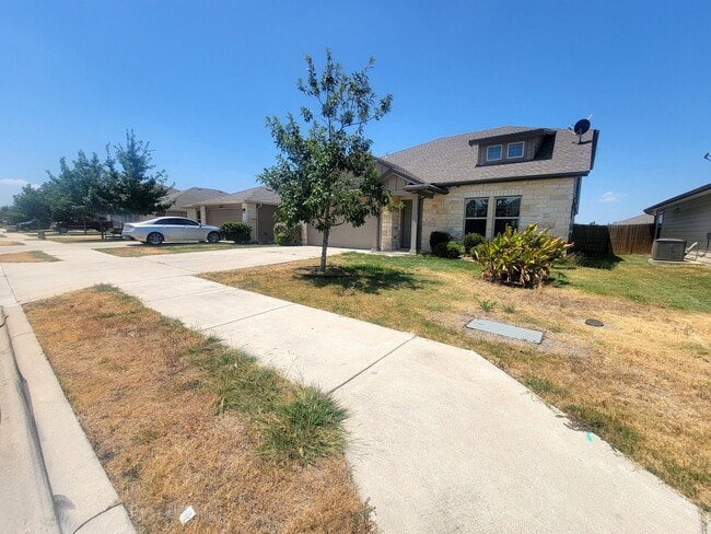 Photo - Spacious 3 Bedroom, 2.5 Bath Home with Garage & Tall Ceilings
