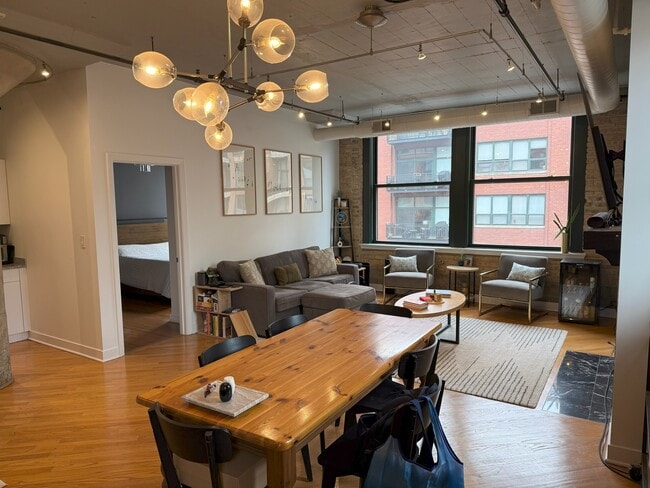 Photo - 411 W Ontario St Unit 528