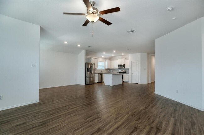 Photo - 200 Coventry Dr