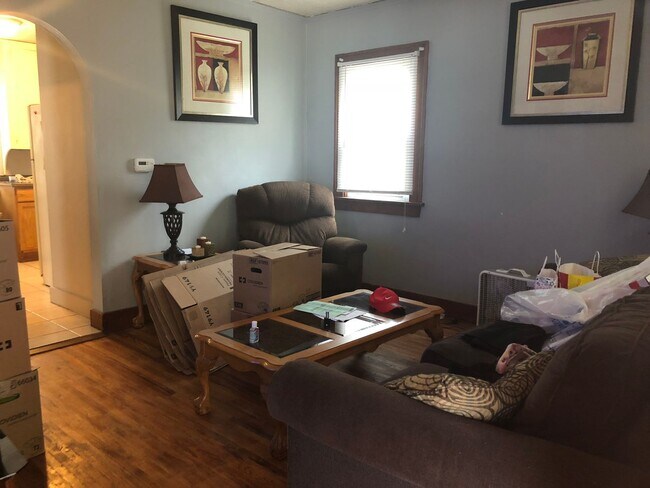 Photo - 524 Adrian St