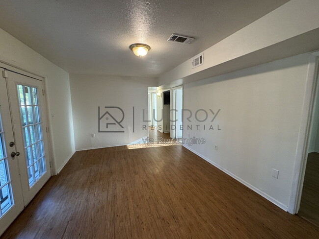 Photo - 2716 Woodside Dr