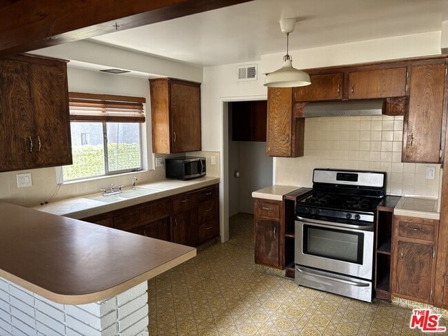 Photo - 366 E Hillsdale St