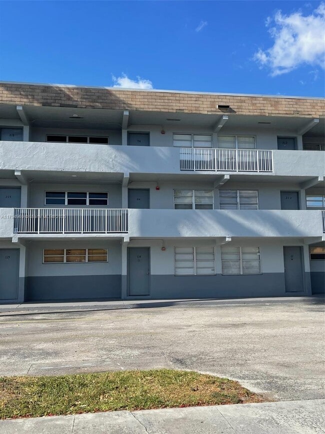 Building Photo - 11195 SW 1st St Unit 314 Rental