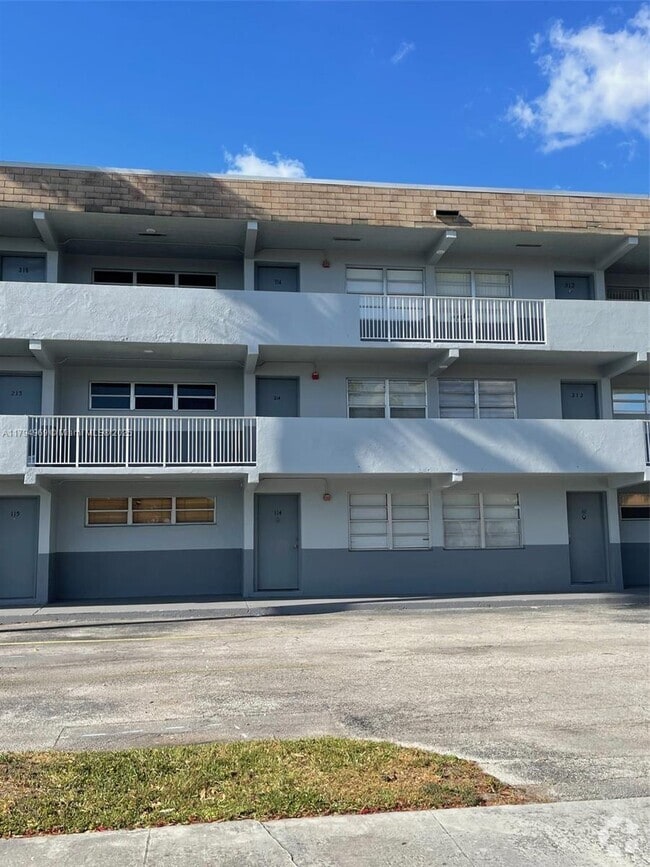 Building Photo - 11195 SW 1st St Unit 314 Rental
