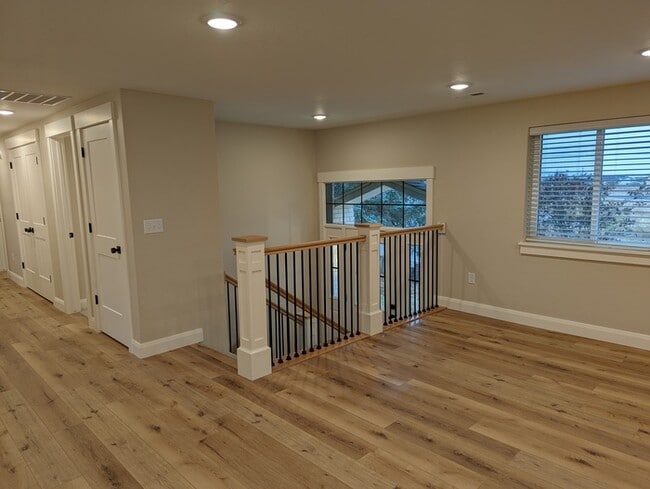 Photo - Bluff Rd. Upstairs