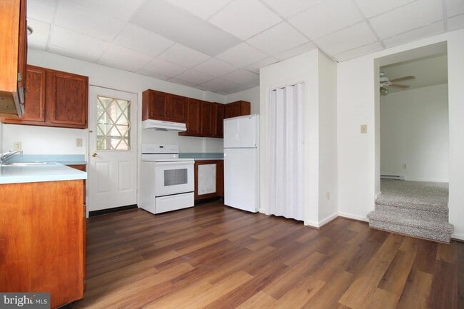 Kitchen - 524 Virginia Ave