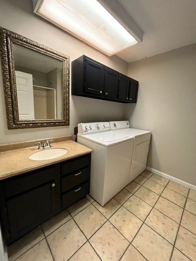 Photo - 405 N Lexington Ave