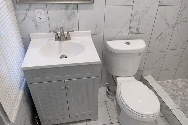 Photo - 1725 Monument St