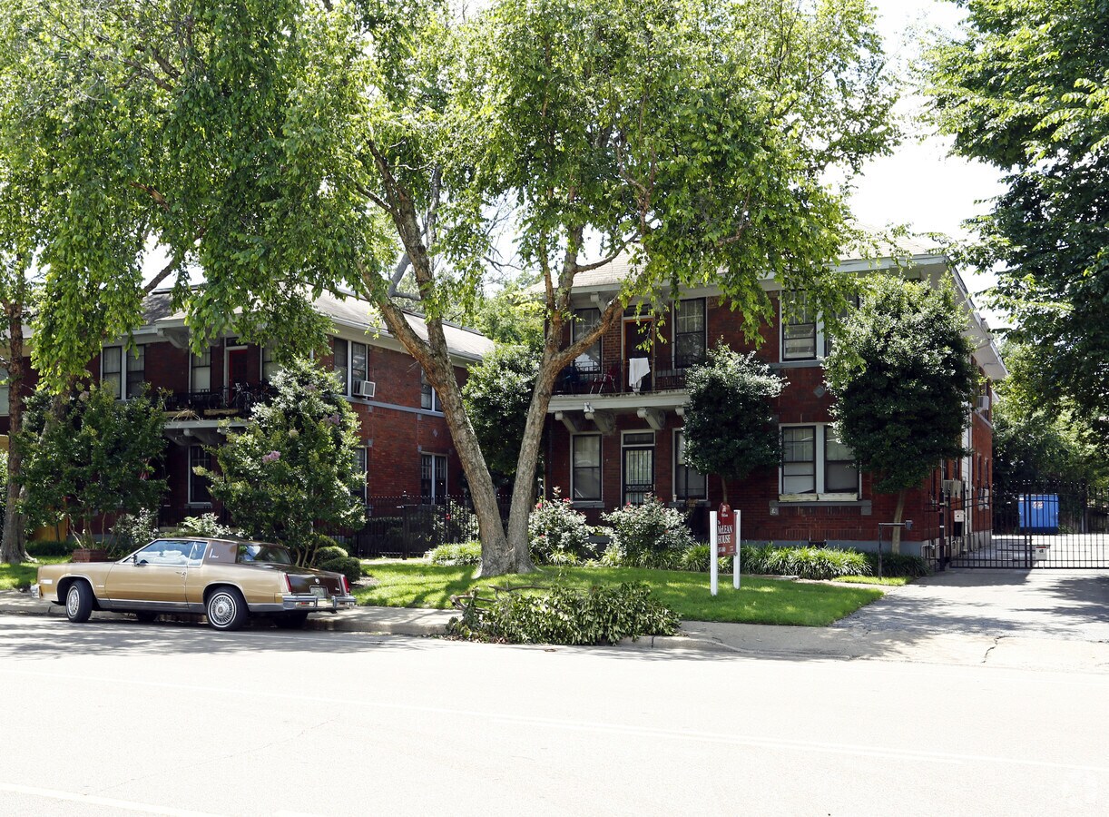 Primary Photo - 31 S McLean Blvd