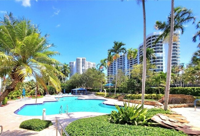 Photo - 3500 Mystic Pointe Dr Unidad 2003