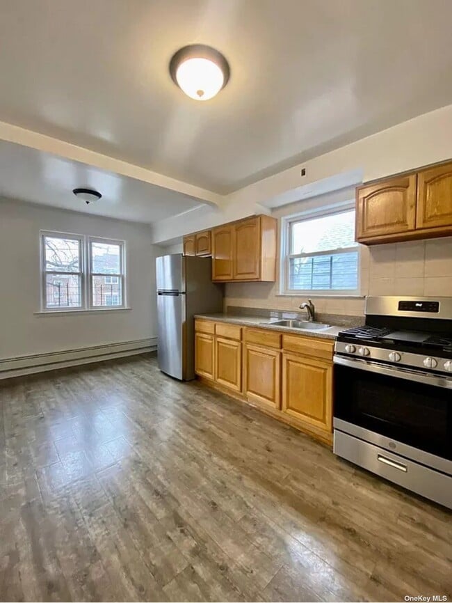 Photo - 22-19 49th St